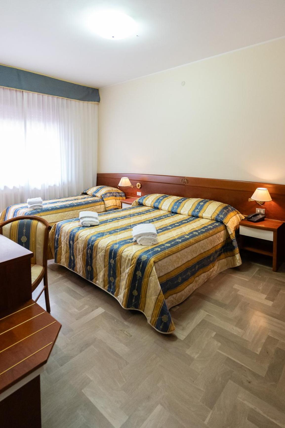 Easy Hotel Meryon ソットマリーナ エクステリア 写真