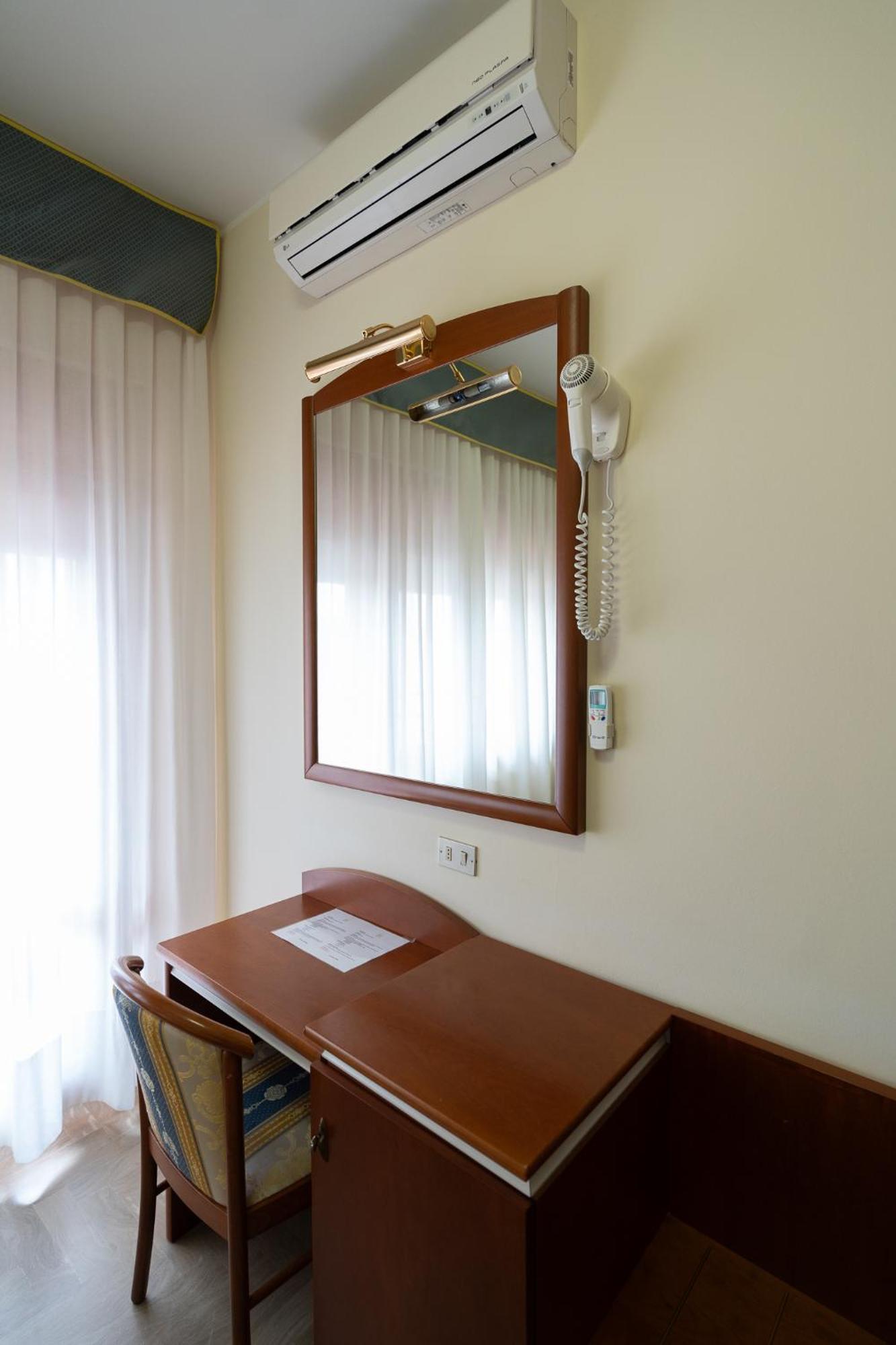 Easy Hotel Meryon ソットマリーナ 部屋 写真