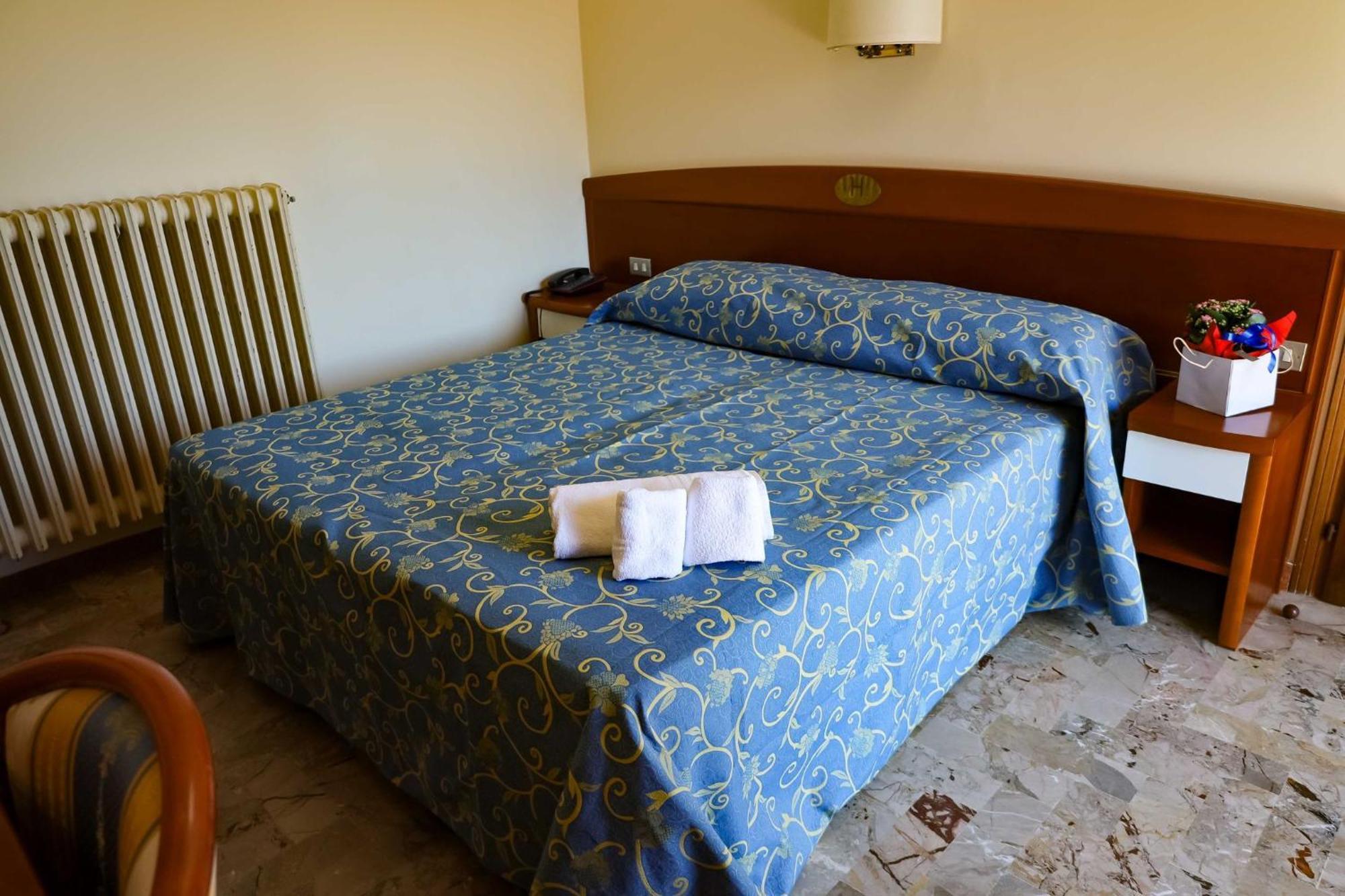 Easy Hotel Meryon ソットマリーナ エクステリア 写真