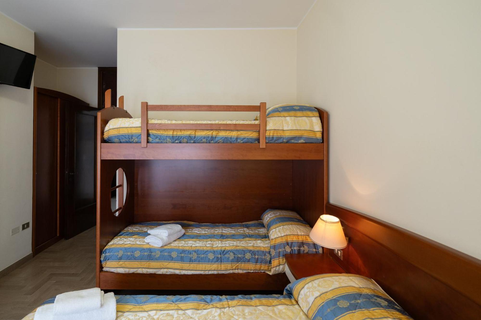 Easy Hotel Meryon ソットマリーナ エクステリア 写真