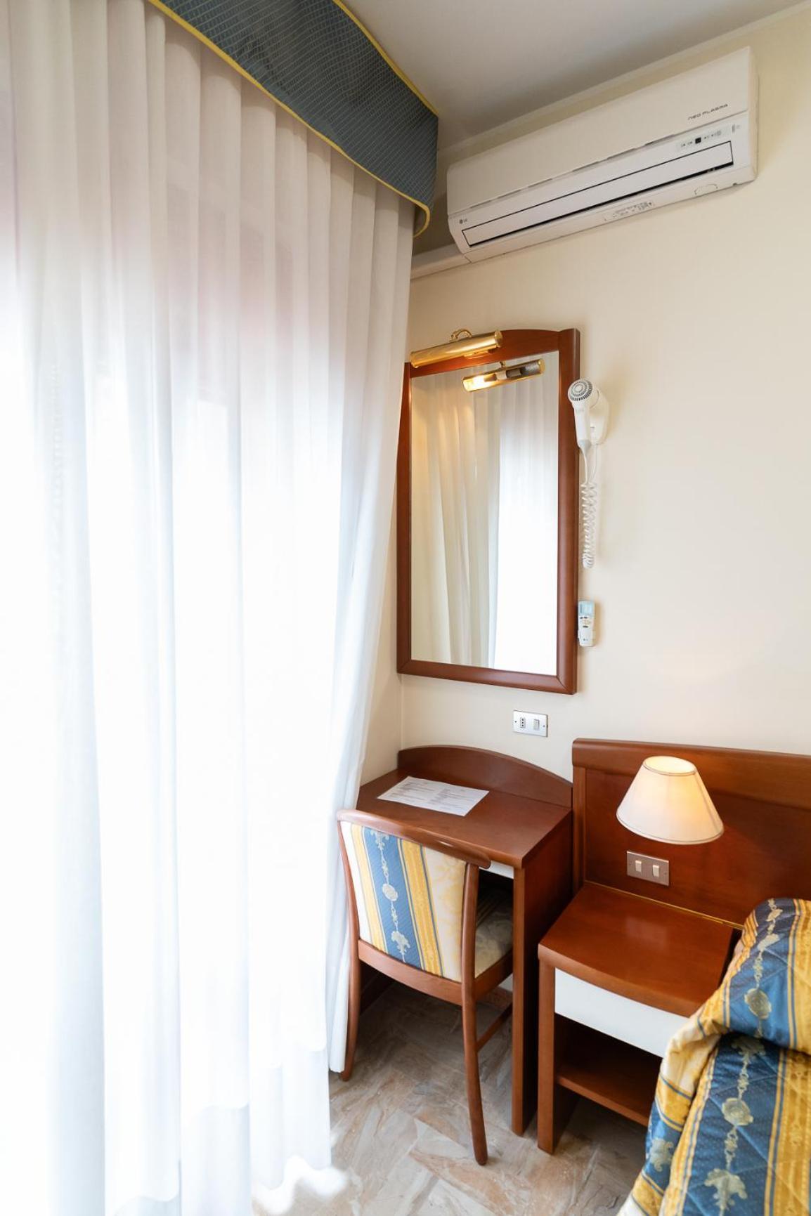 Easy Hotel Meryon ソットマリーナ 部屋 写真