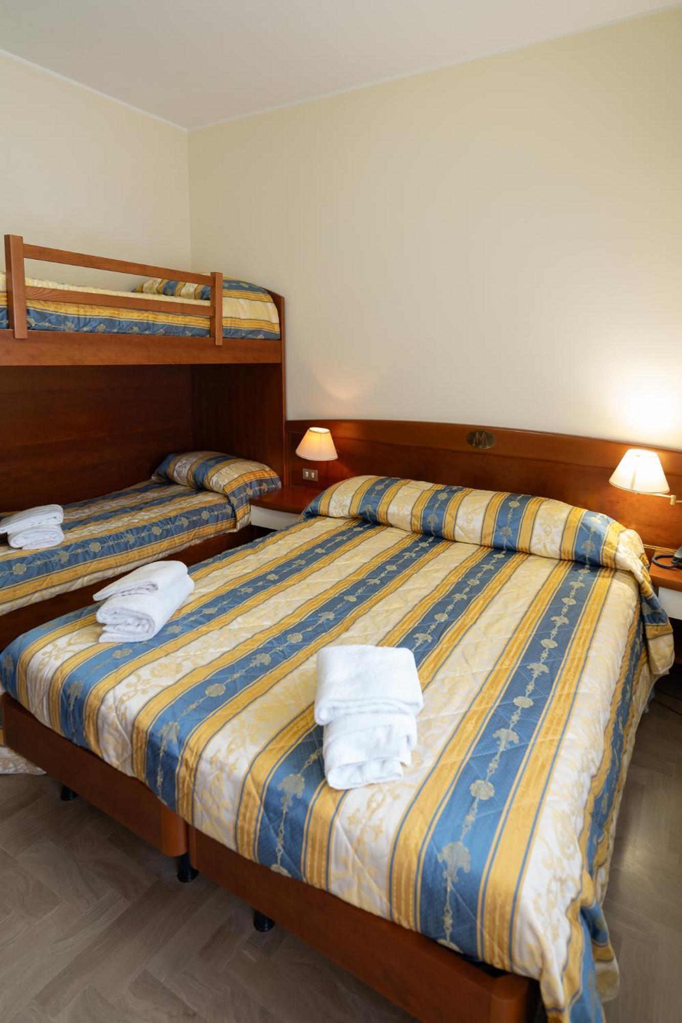 Easy Hotel Meryon ソットマリーナ エクステリア 写真